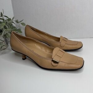 Bandolino Jamie Y2K Beige/Tan Square Toed Leather Kitten Heels Size 7.5M